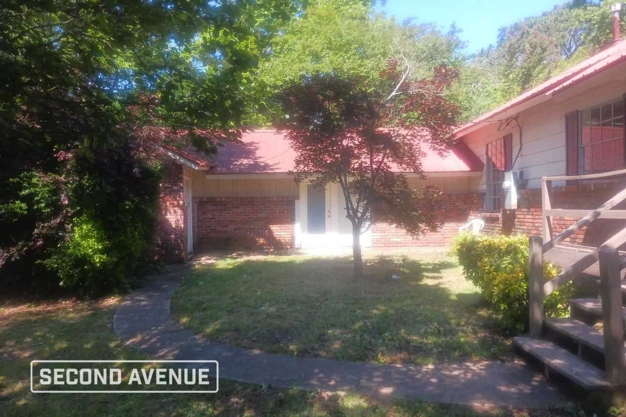 306 1st St - Photo 7 of 10