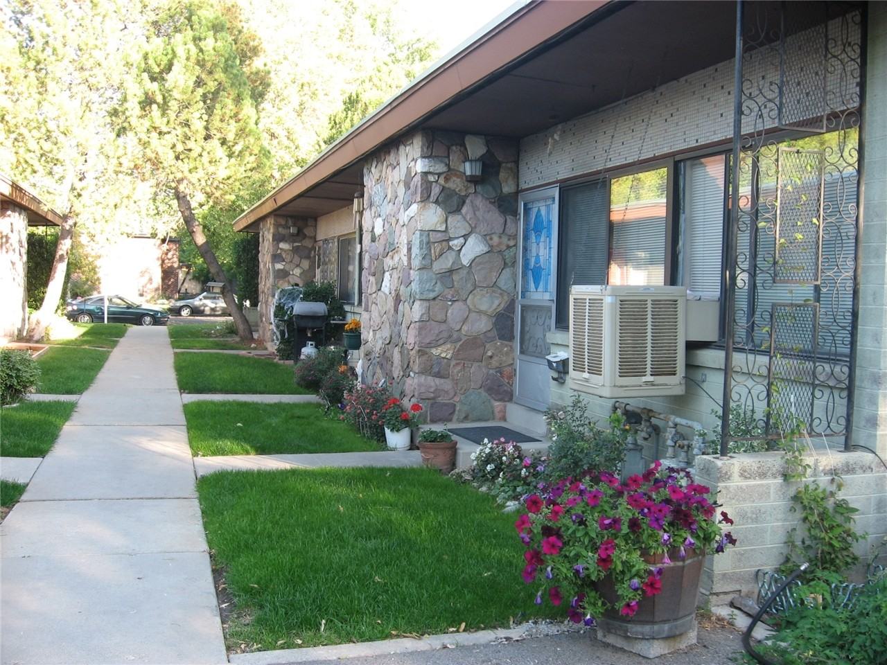 1160 S Denver St #B - Photo 2 of 9