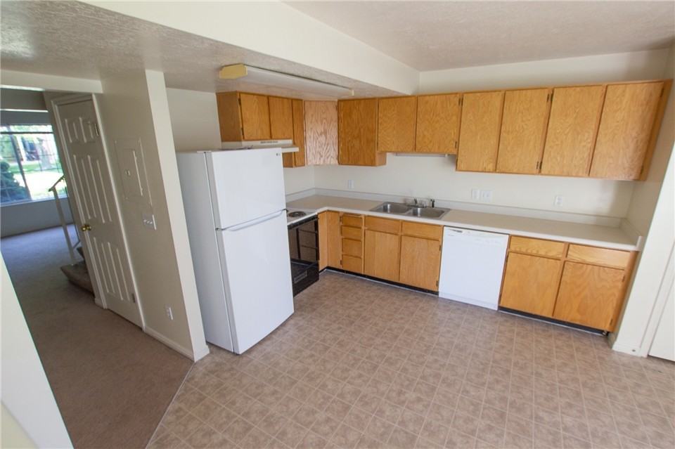 488 Elm St - Photo 2 of 6