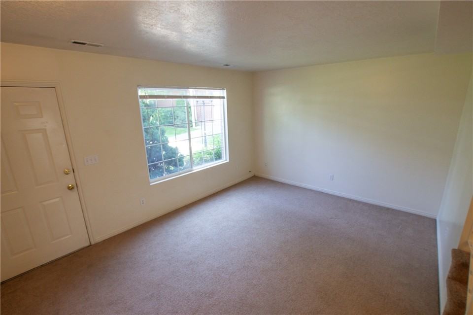 488 Elm St - Photo 3 of 6
