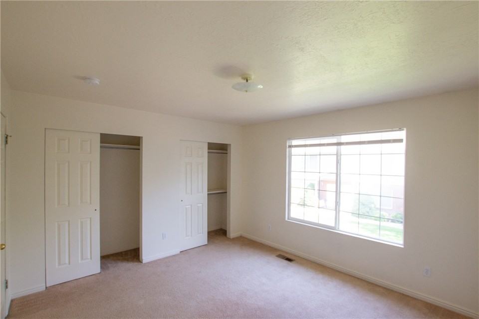 488 Elm St - Photo 5 of 6