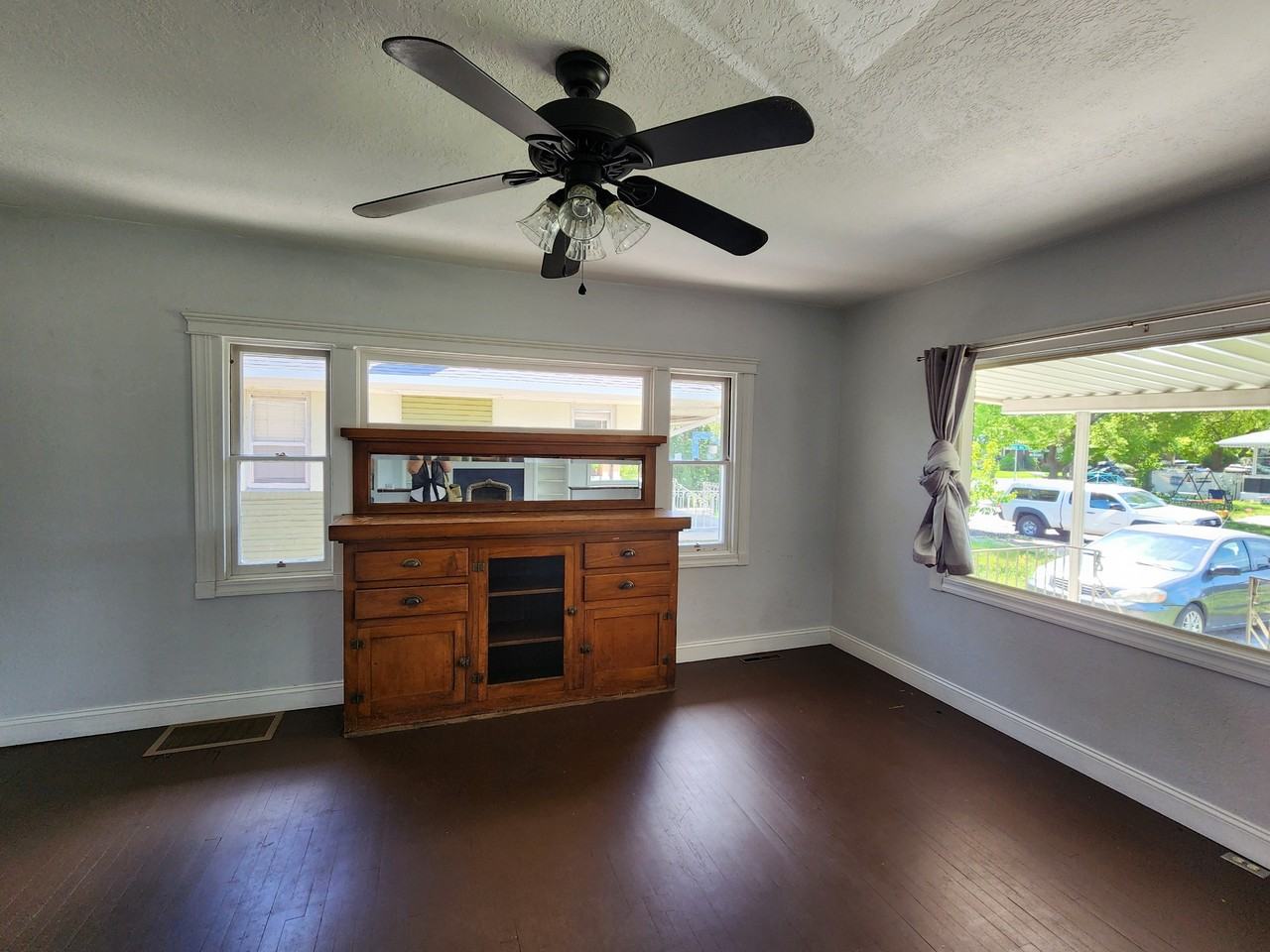 279 E Hubbard Ave - Photo 5 of 14