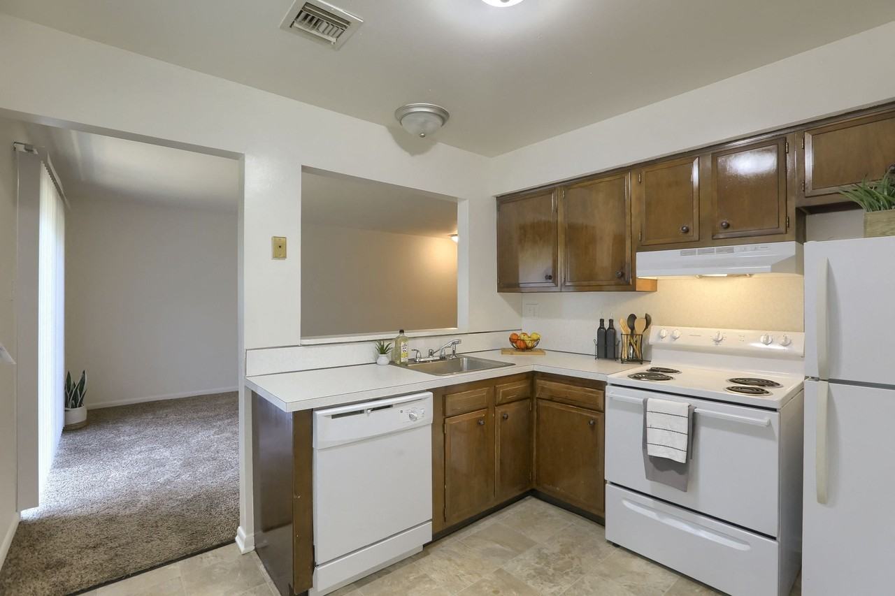 York Bonneview Apartments - Photo 2 of 12