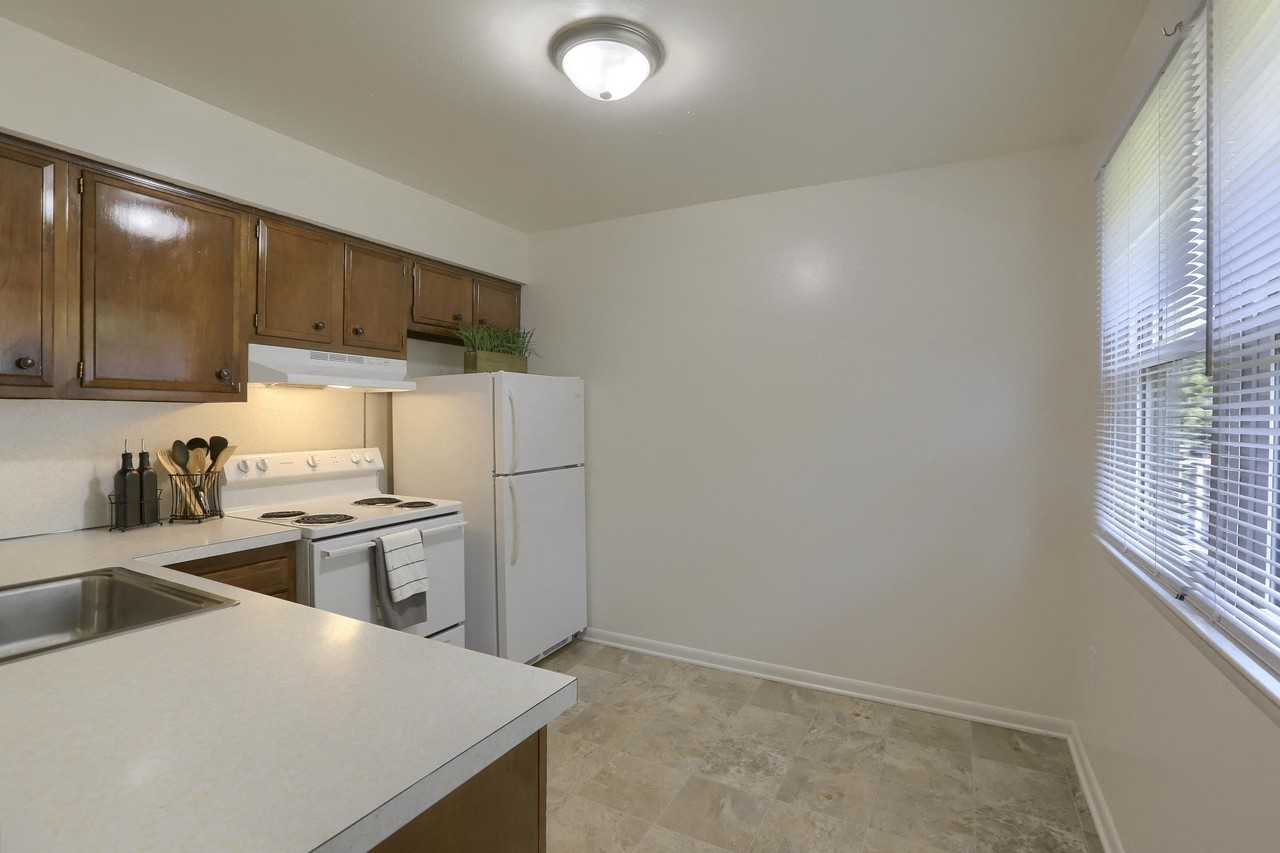 York Bonneview Apartments - Photo 3 of 12