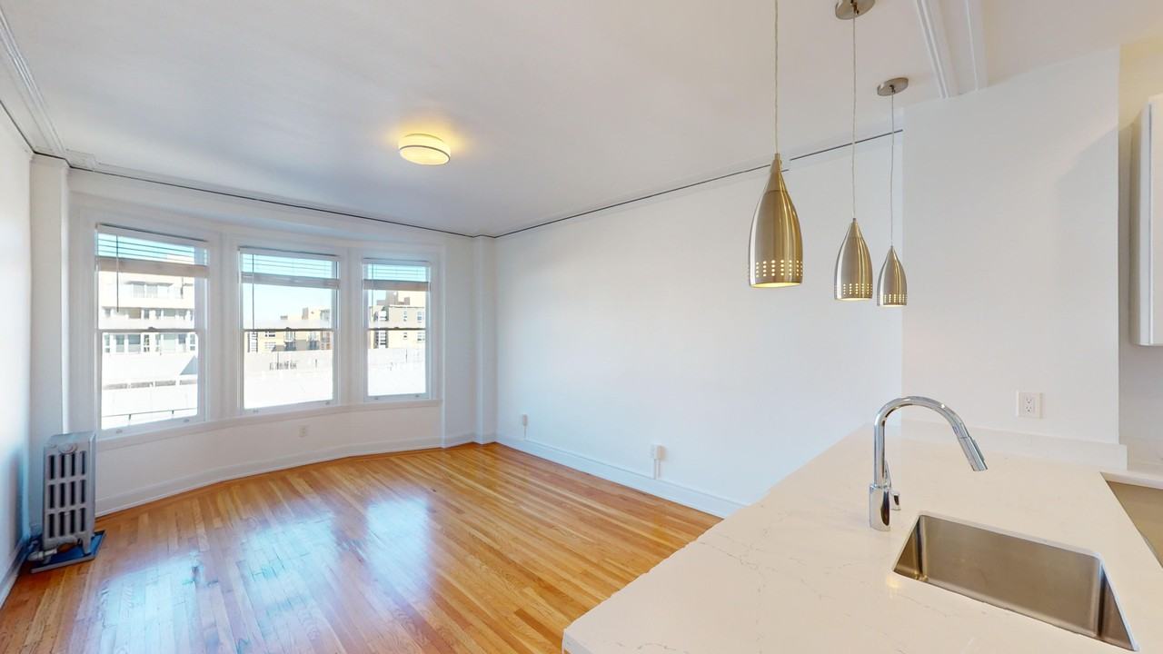 1840 Clay Street - Photo 2 of 19