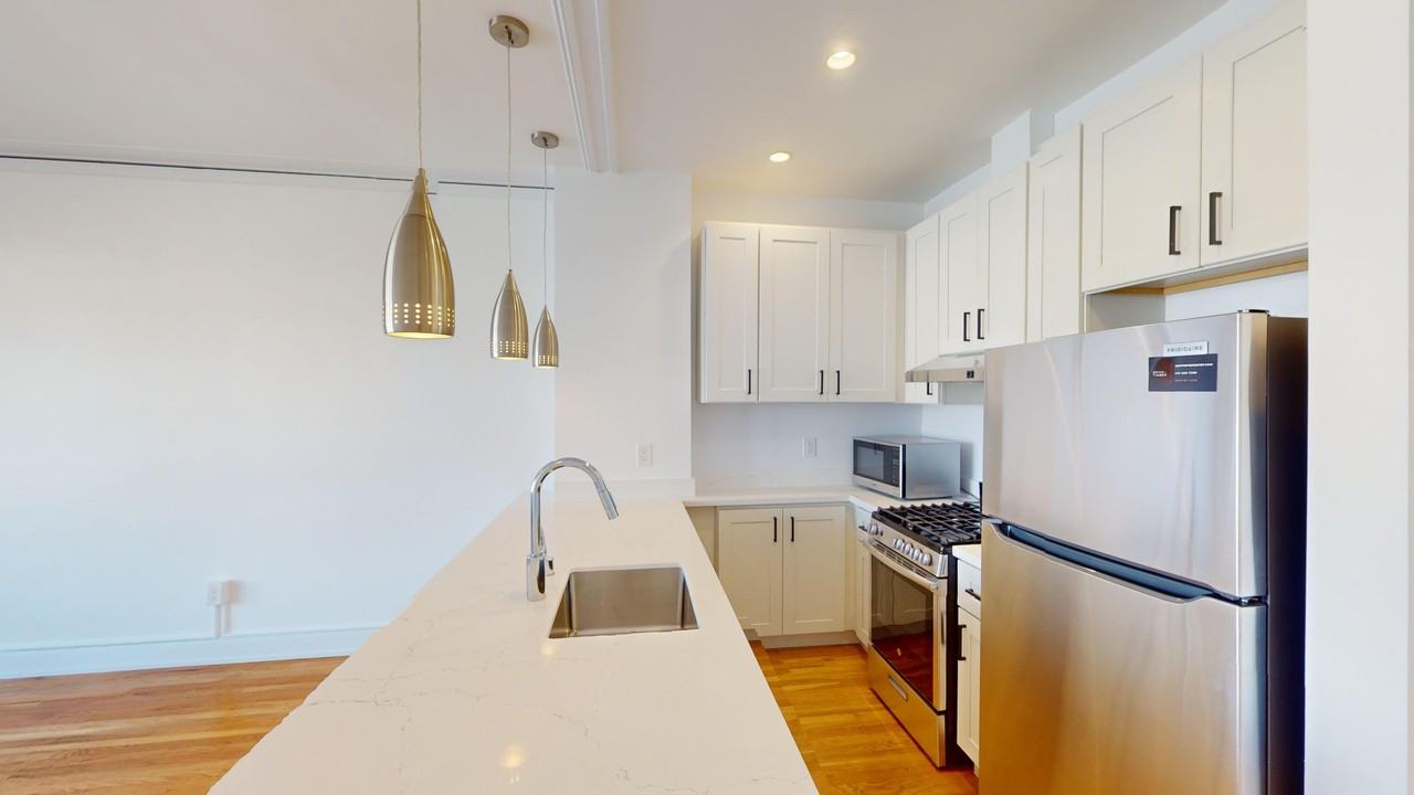 1840 Clay Street - Photo 4 of 19