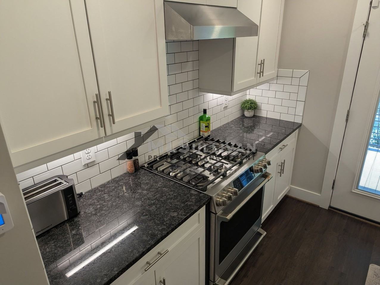144 E Tryon St #5 - Photo 3 of 18