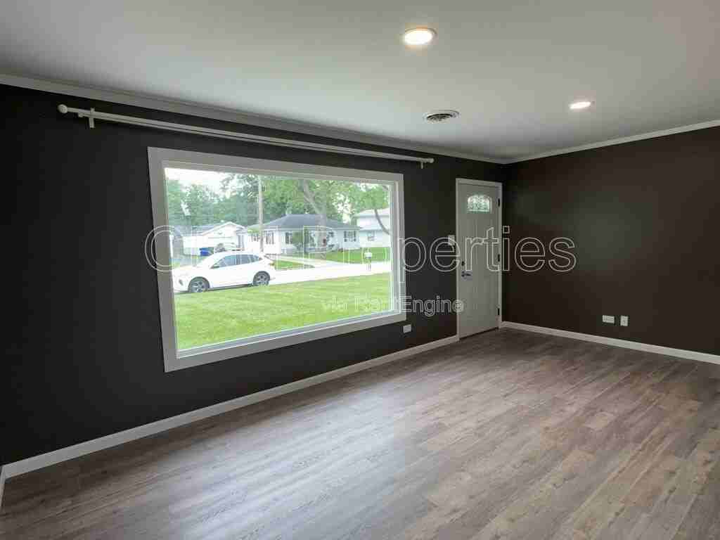 2519 Wickersham Dr S - Photo 3 of 31