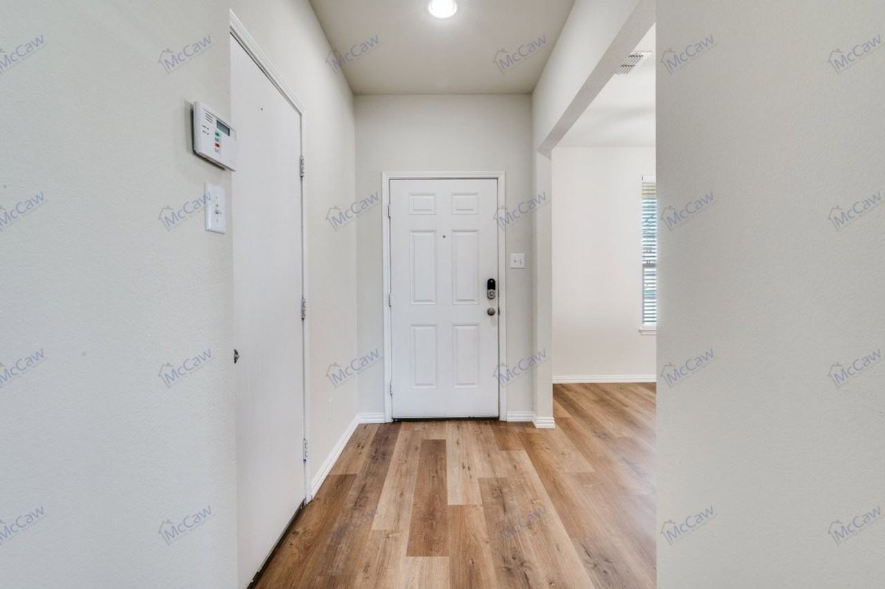 1516 Abby Creek Dr - Photo 4 of 26