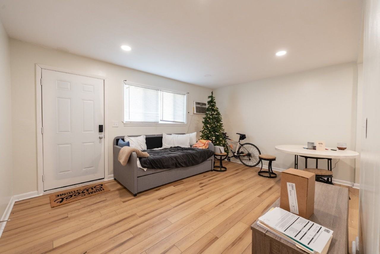 22 Claiborne St #B - Photo 3 of 9