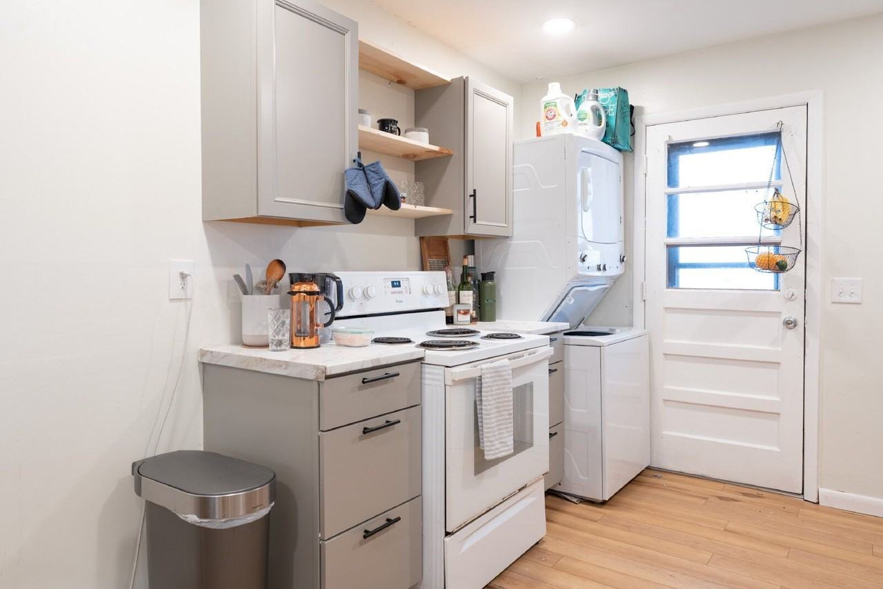 22 Claiborne St #B - Photo 4 of 9