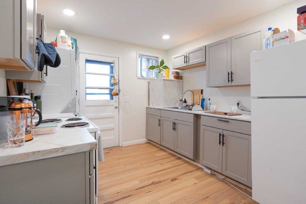 22 Claiborne St #B - Photo 5 of 9