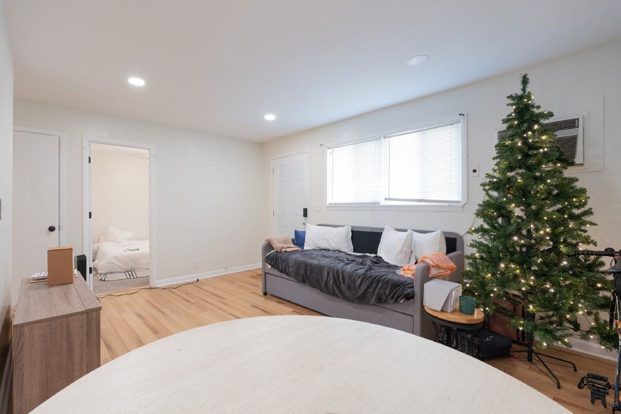 22 Claiborne St #B - Photo 7 of 9