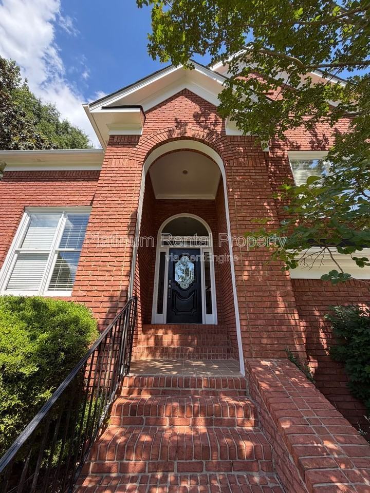 5975 Waterford Pl - Photo 4 of 47