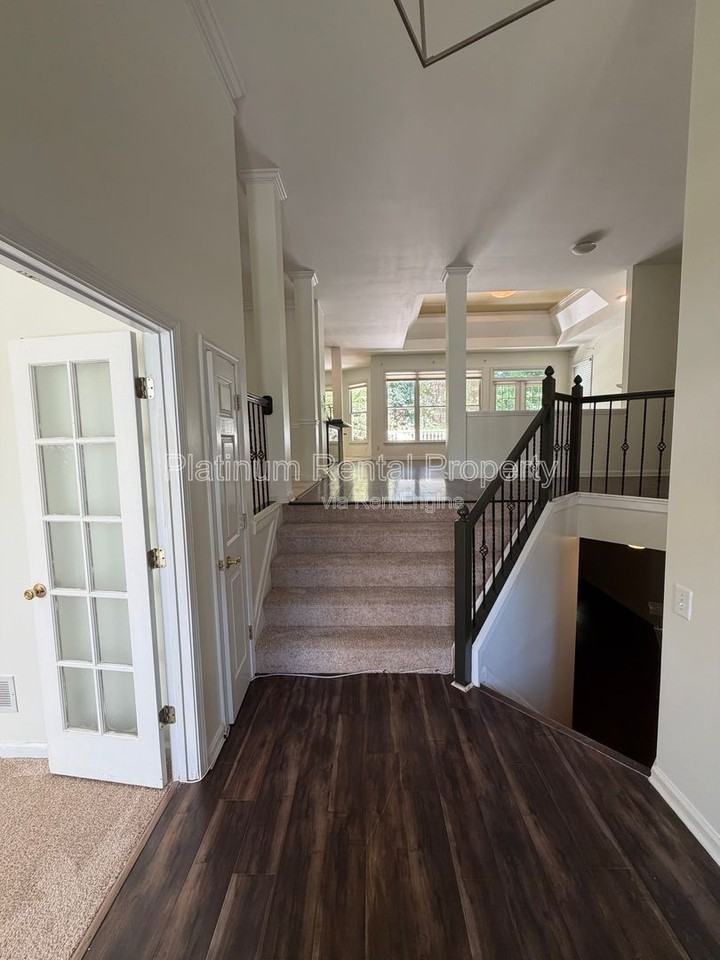 5975 Waterford Pl - Photo 5 of 47