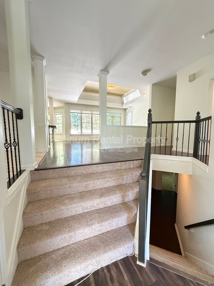 5975 Waterford Pl - Photo 6 of 47