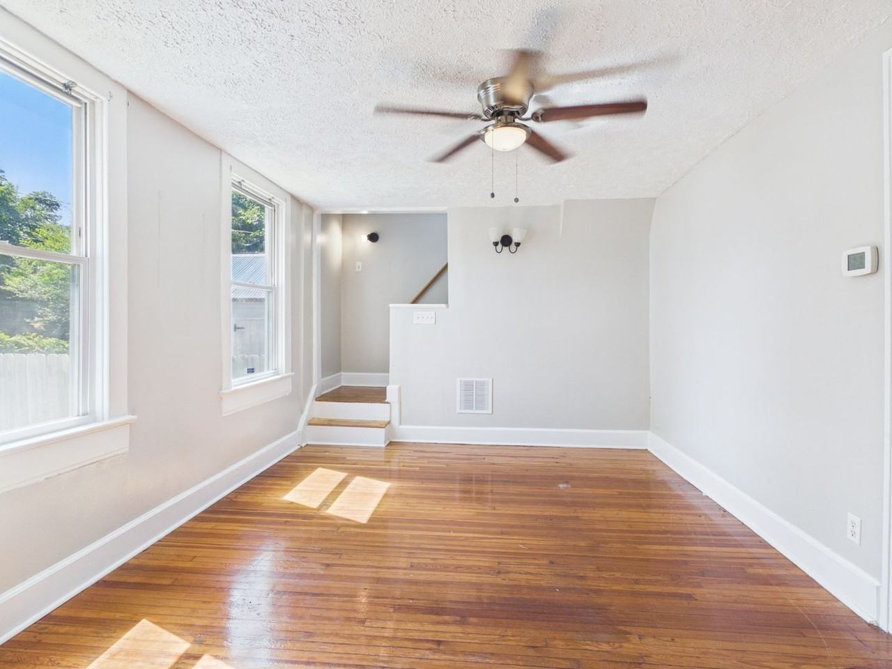 1002 Haskell St - Photo 4 of 29