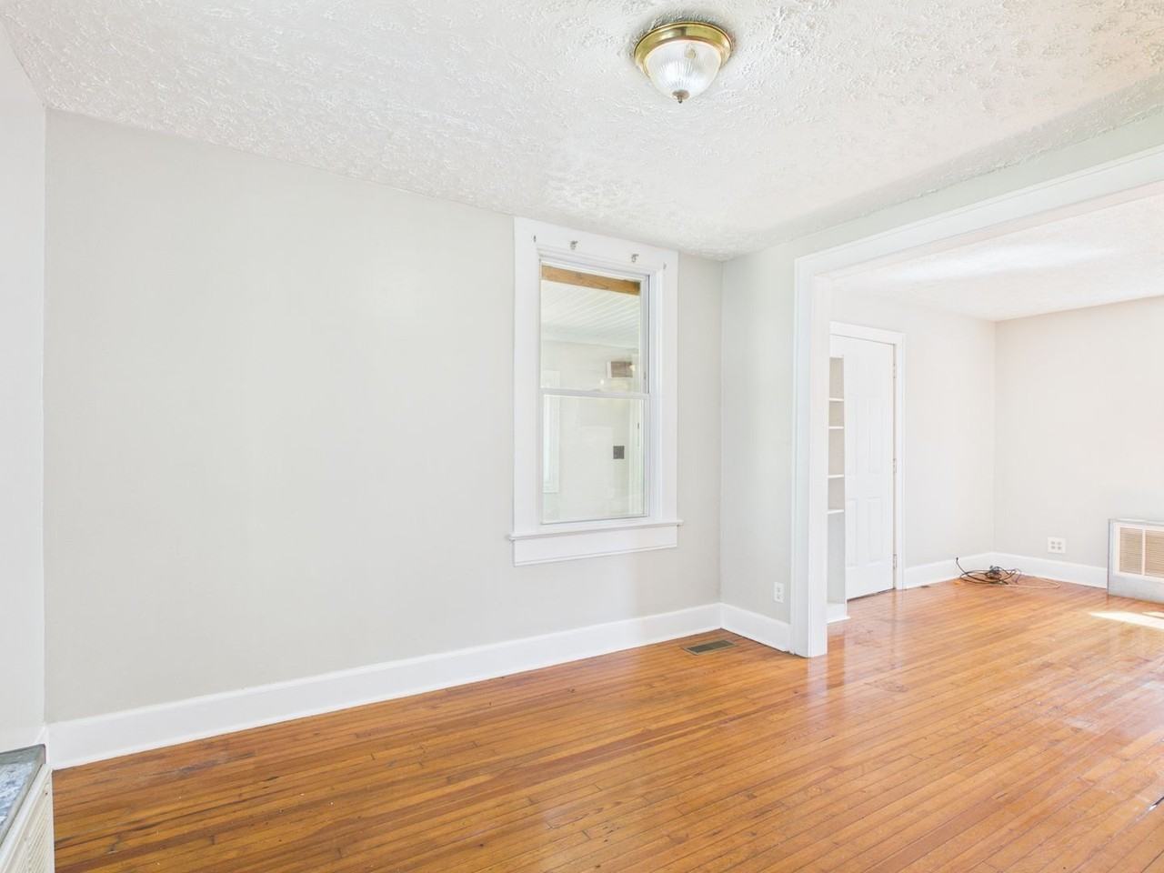 1002 Haskell St - Photo 7 of 29