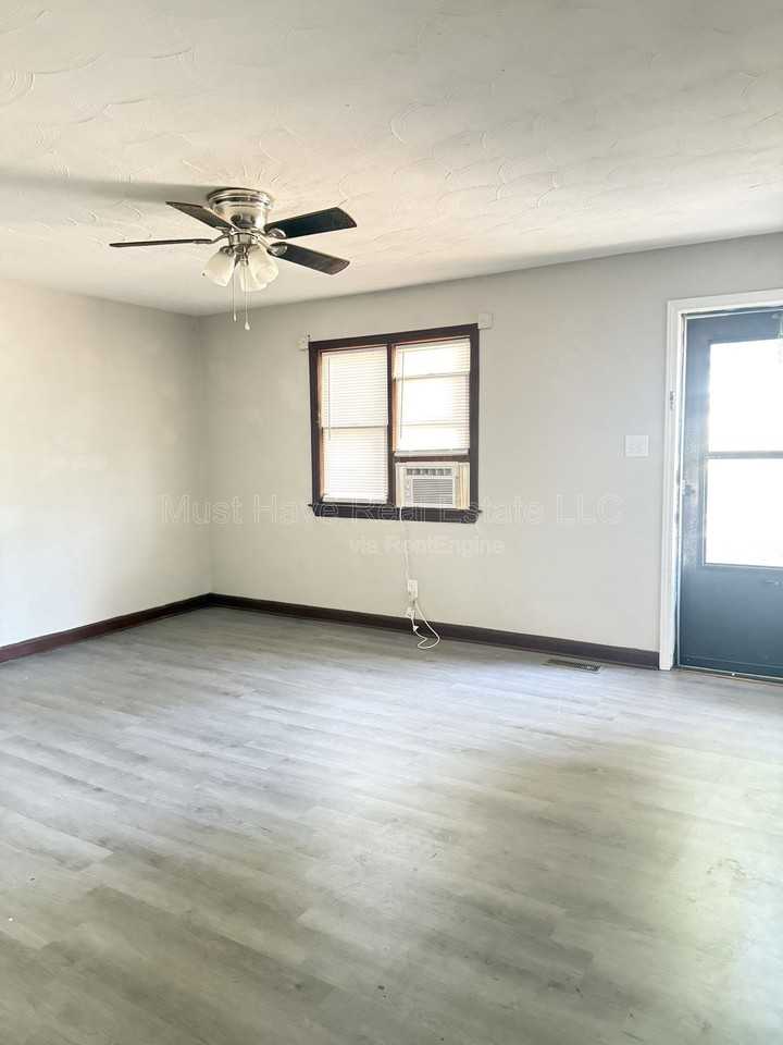 1255 22nd St Ne - Photo 2 of 8