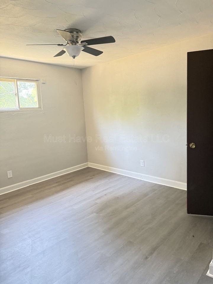 1255 22nd St Ne - Photo 5 of 8