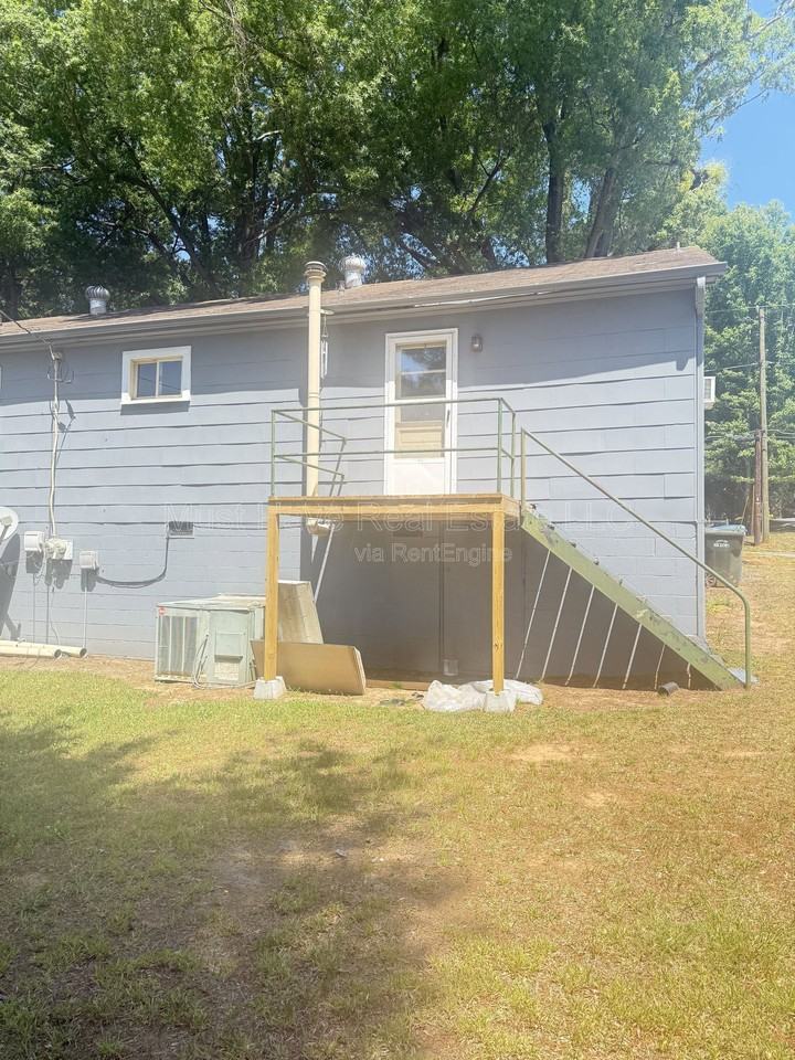 1255 22nd St Ne - Photo 7 of 8
