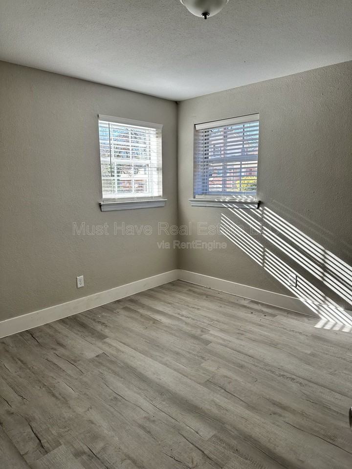 347 4th St Se #3A - Photo 7 of 9