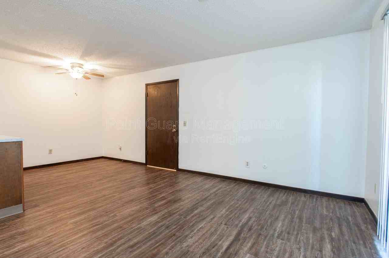 844 N Waco Ave #A205 - Photo 3 of 16