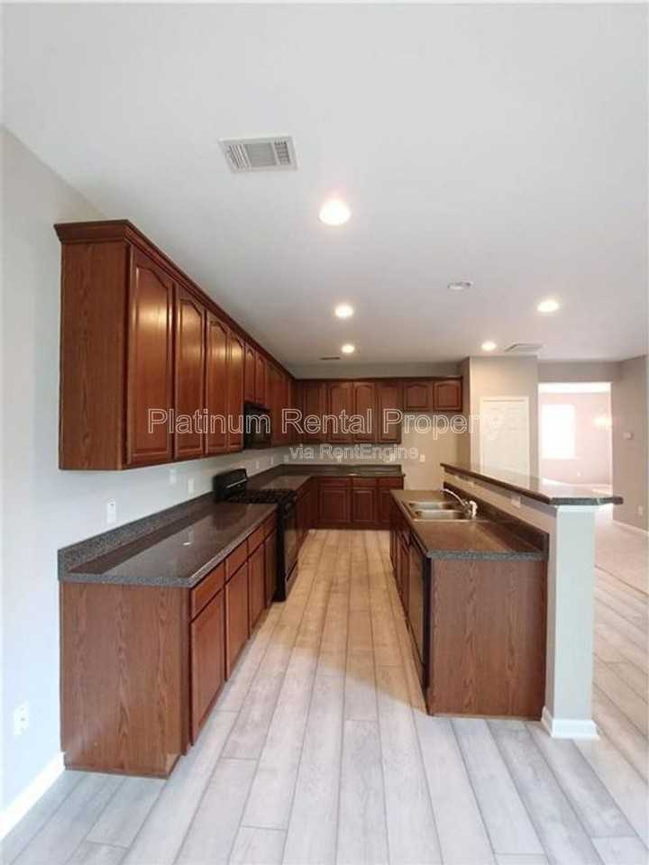 6205 Park Leaf Walk - Photo 7 of 36