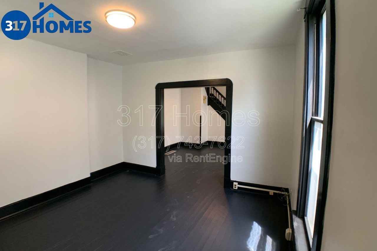 2111 S Garfield Dr - Photo 3 of 16