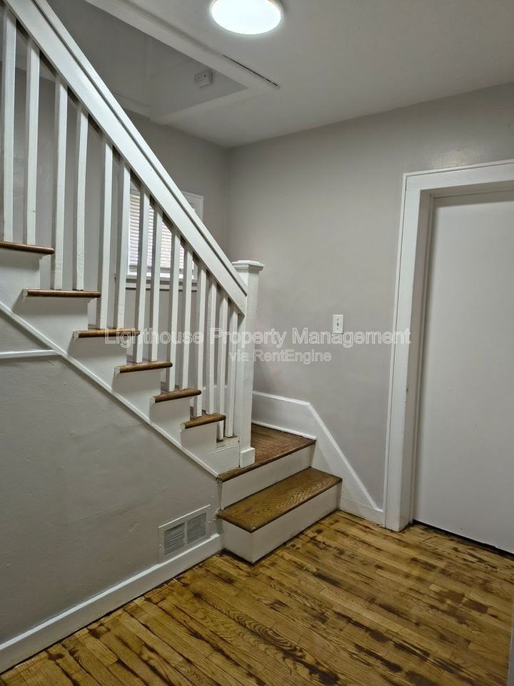 3041 Lemuel St - Photo 4 of 25