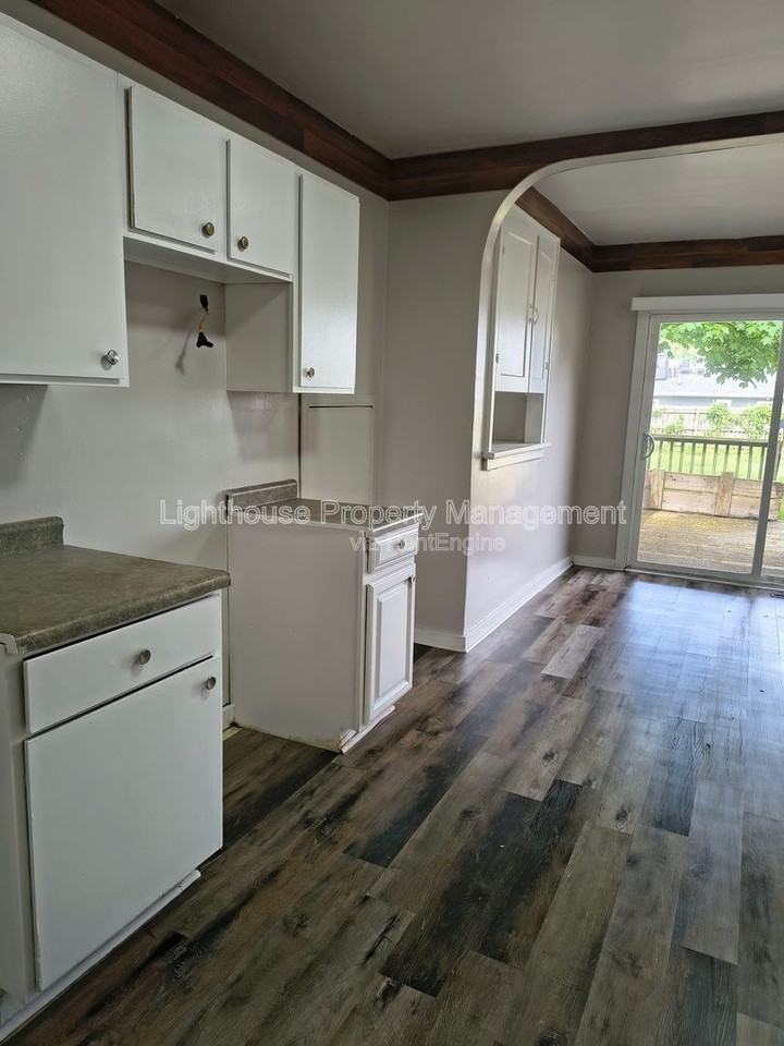 3041 Lemuel St - Photo 4 of 23