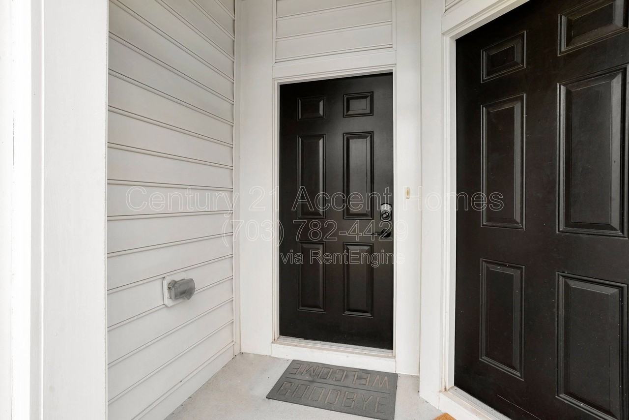 24676 Hutchinson Farm Dr - Photo 2 of 37