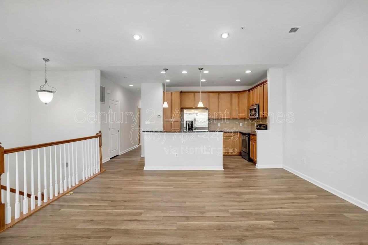 24676 Hutchinson Farm Dr - Photo 6 of 37