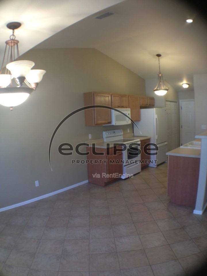 625 S Maple St #3 - Photo 2 of 13