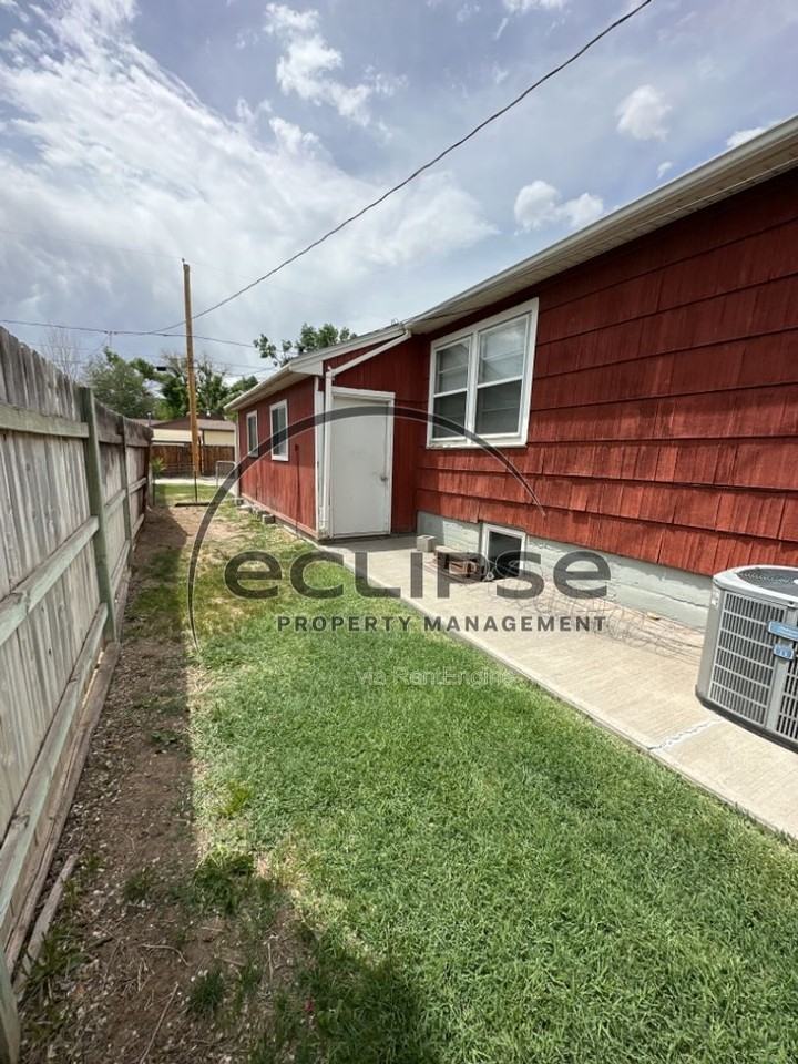 1741 Ouray Ave - Photo 4 of 23
