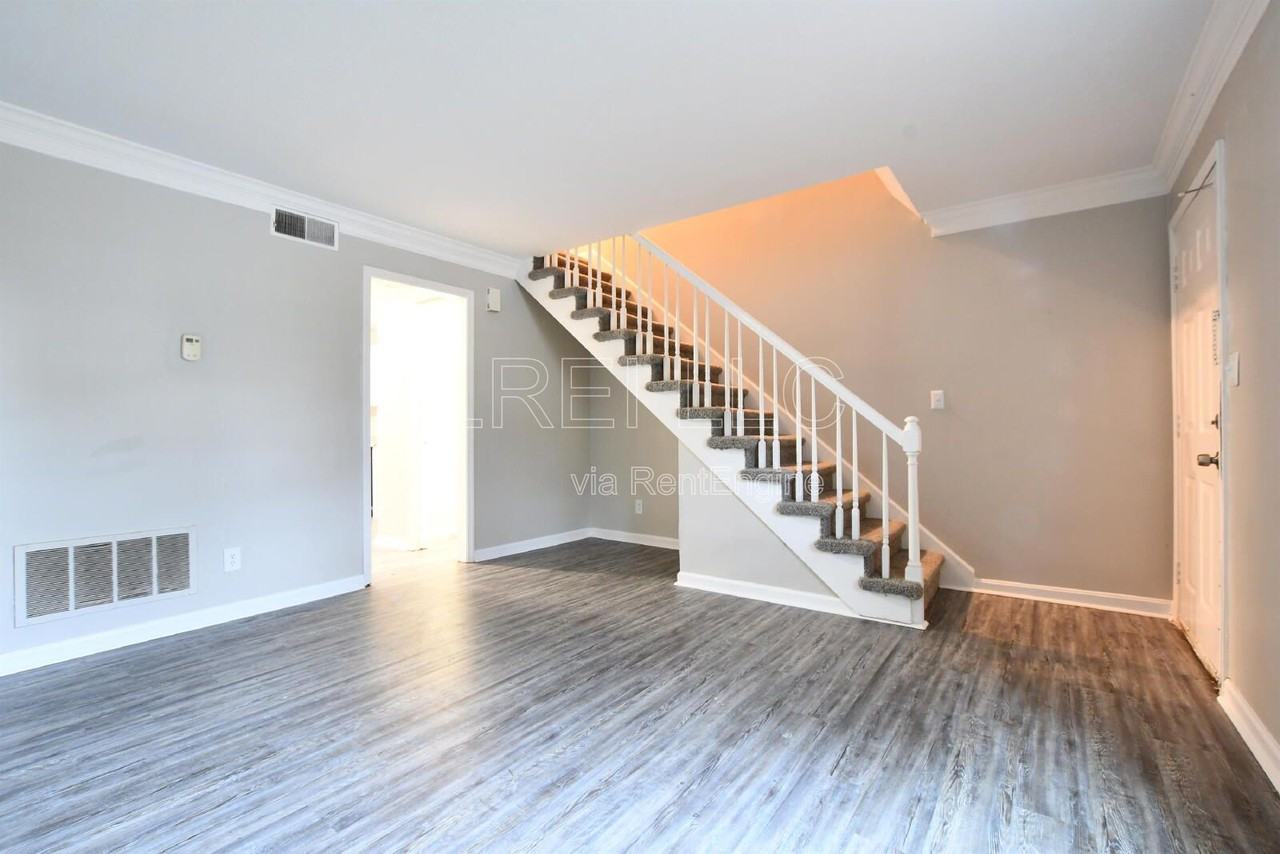 3216 Hikes Ln - Photo 2 of 17