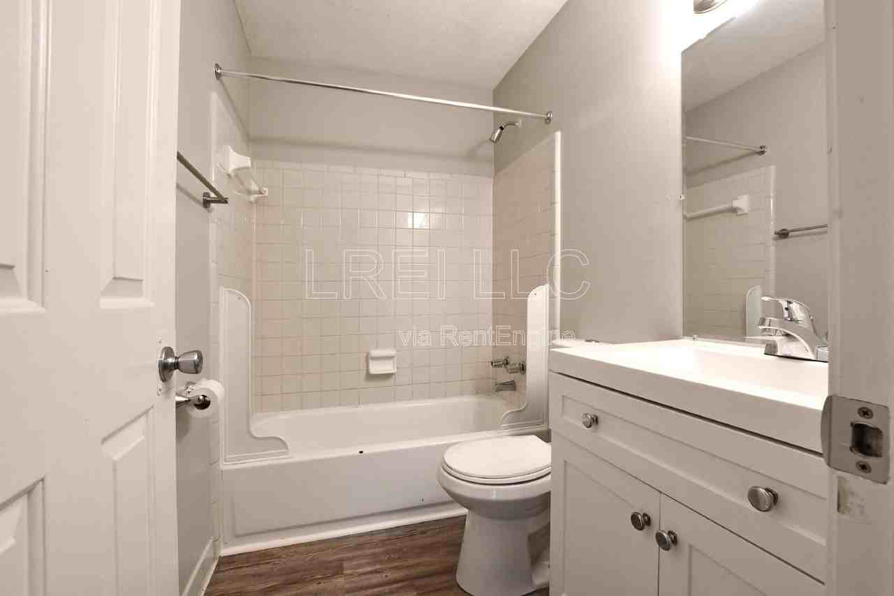 3216 Hikes Ln - Photo 7 of 17
