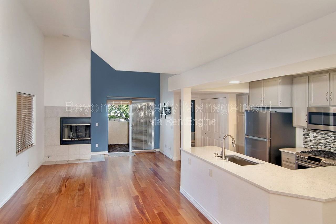 2231 Felspar St - Photo 3 of 14