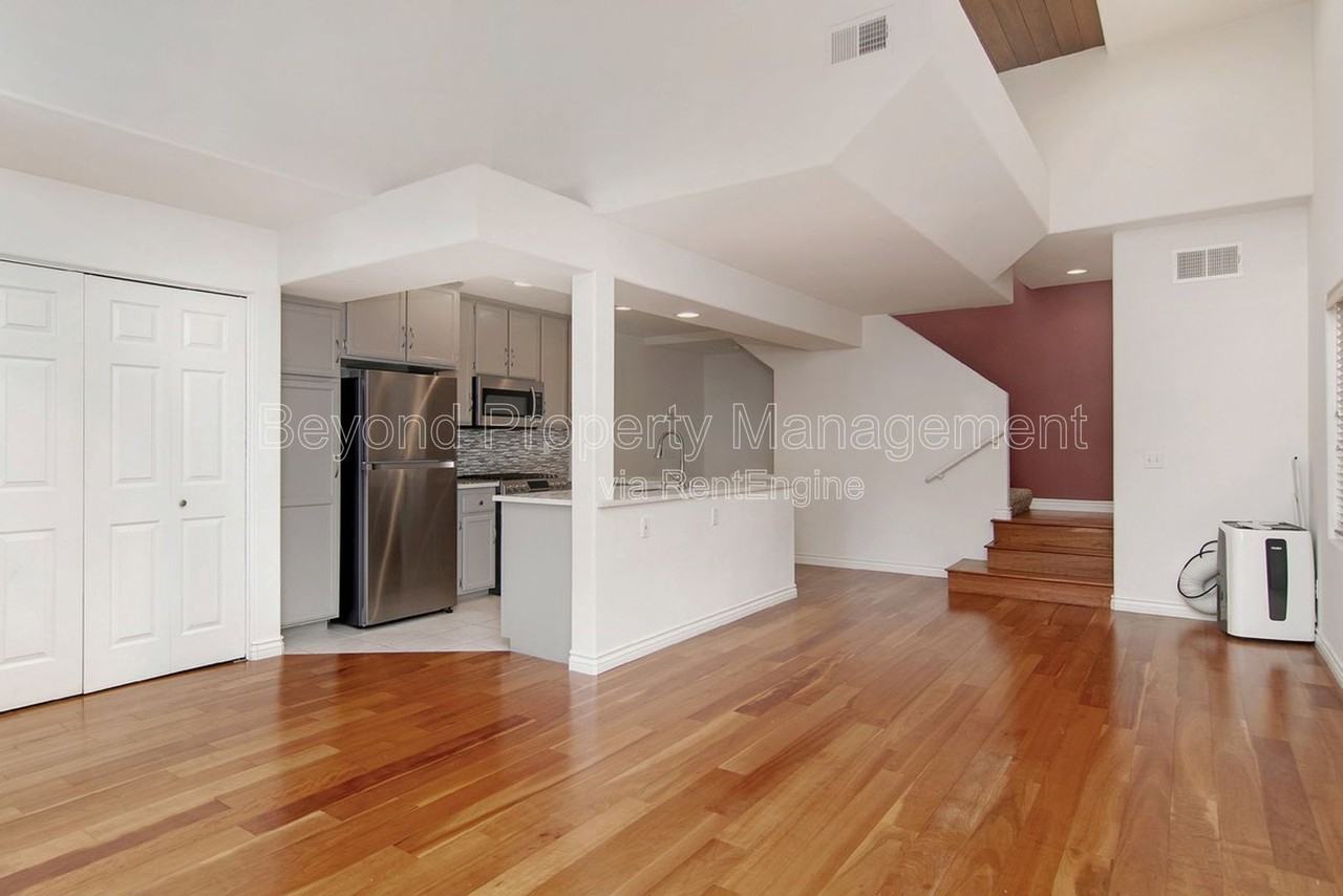 2231 Felspar St - Photo 4 of 14