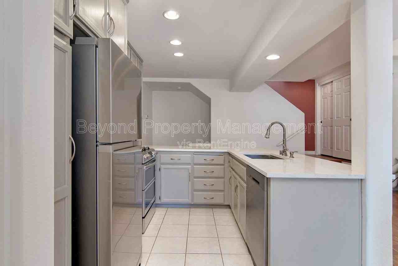 2231 Felspar St - Photo 5 of 14