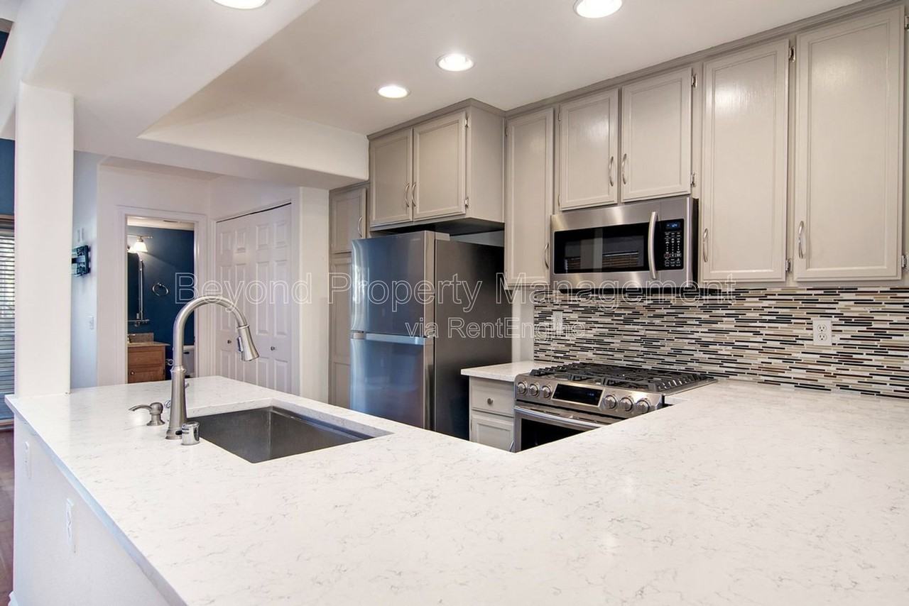 2231 Felspar St - Photo 6 of 14