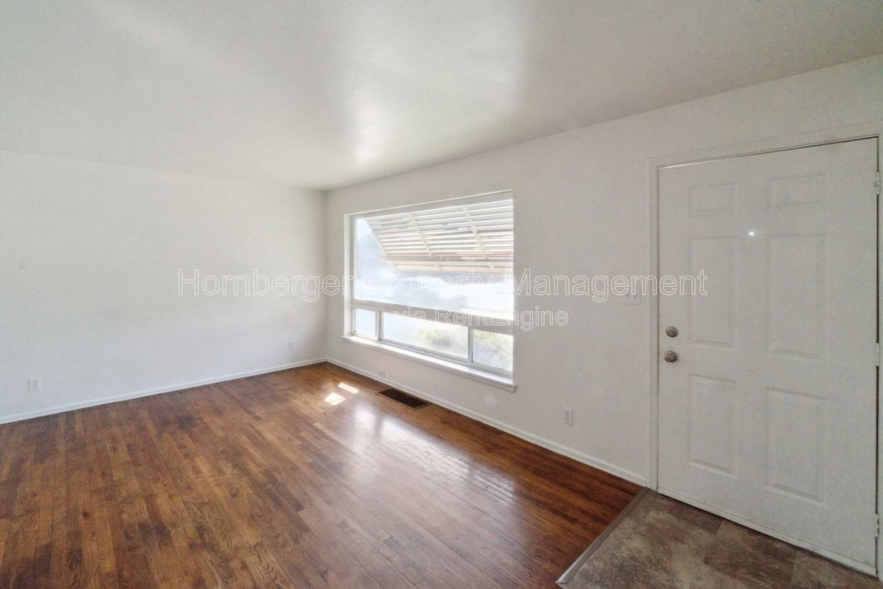 3316 N Nevada St - Photo 2 of 16