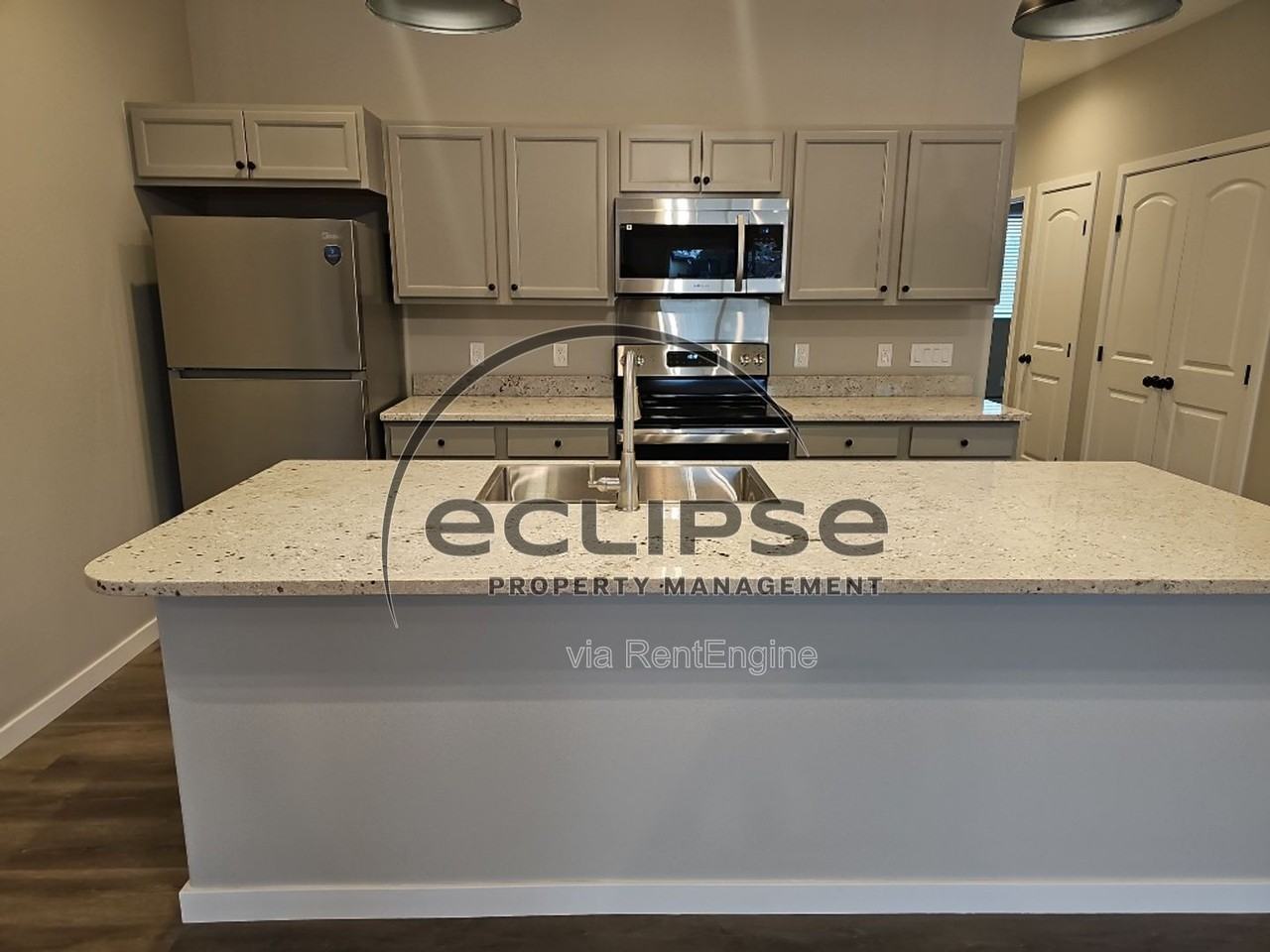 525 Washington Ave - Photo 2 of 17
