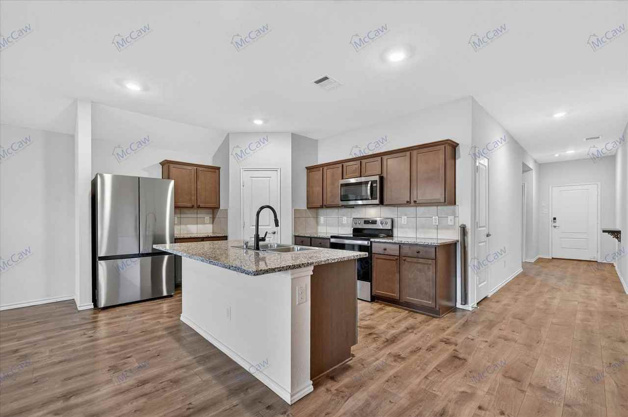 800 Windmill St - Photo 2 of 23
