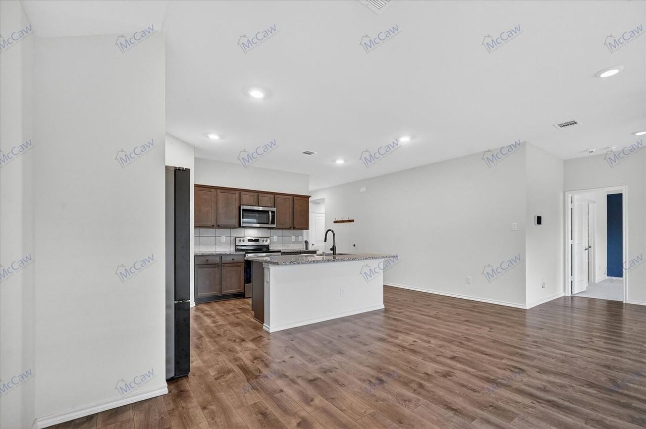 800 Windmill St - Photo 4 of 23