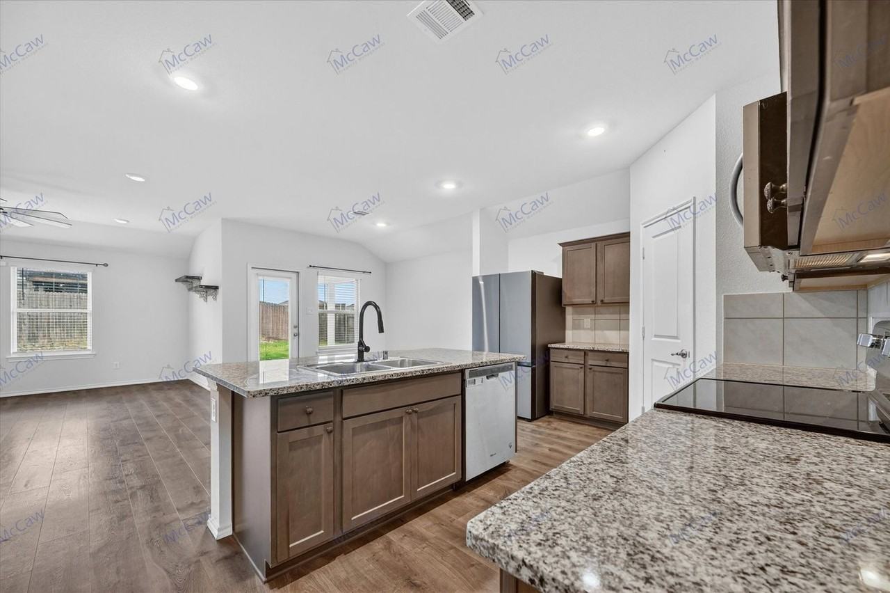 800 Windmill St - Photo 5 of 23