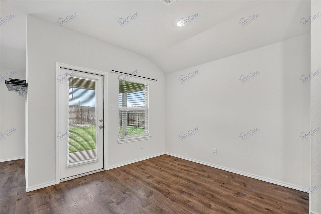 800 Windmill St - Photo 6 of 23
