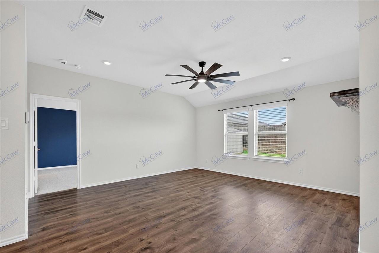800 Windmill St - Photo 7 of 23