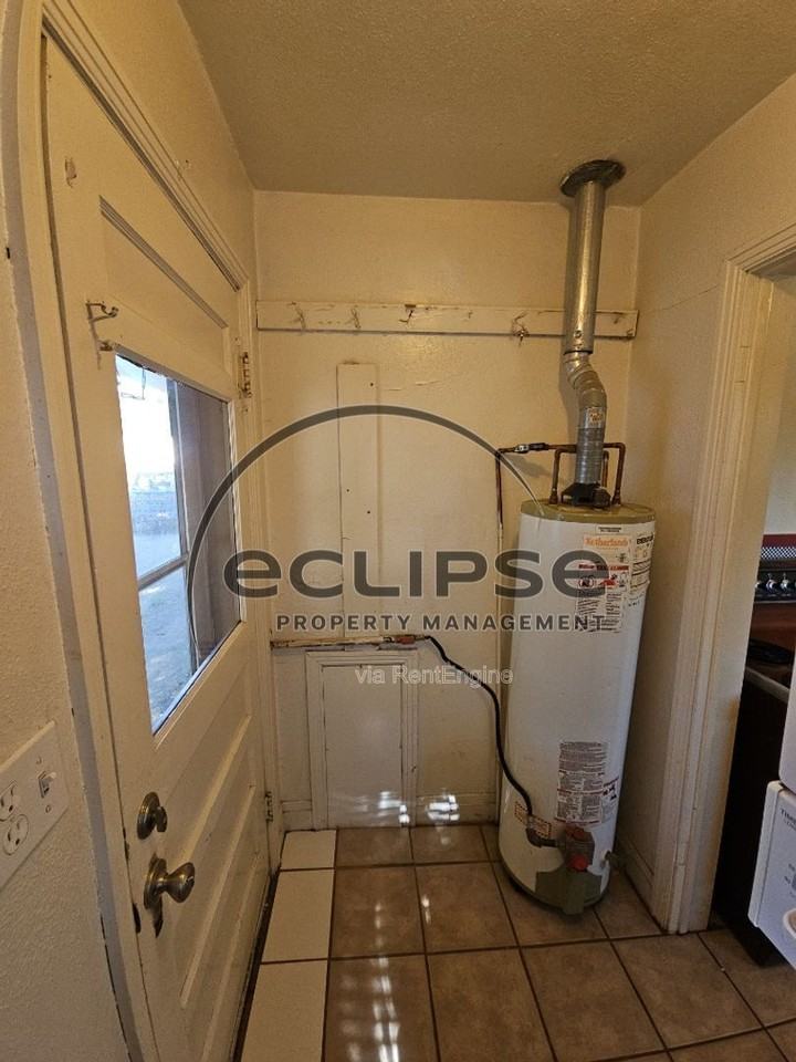 1125 3rd St - Photo 6 of 14
