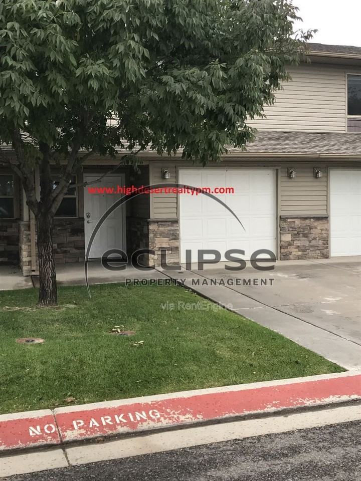 2463 1/2 Theresea Ln - Photo 2 of 14